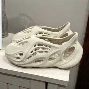 dessert sand Yeezy foam runner size 8 men